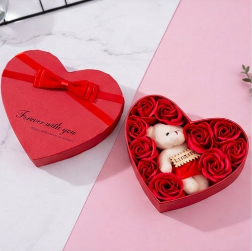 Miłosne pudełko - Romantyczne pudełko w kształcie serca z 10 różami i misiem