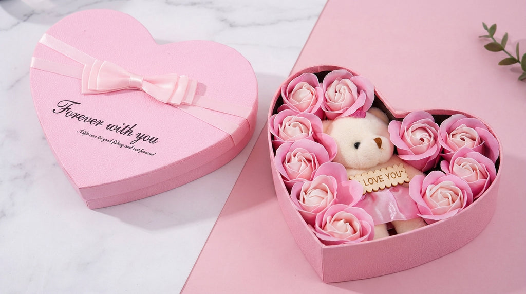 Miłosne pudełko - Romantyczne pudełko w kształcie serca z 10 różami i misiem