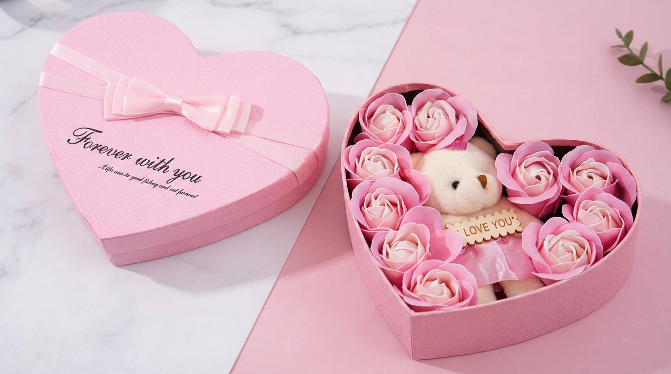 Miłosne pudełko - Romantyczne pudełko w kształcie serca z 10 różami i misiem